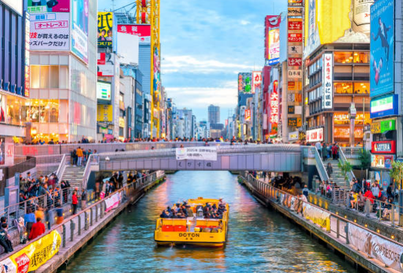 일본 오사카 도톤보리 거리의 사진