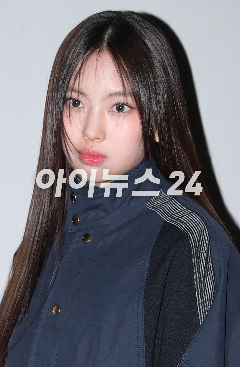 그룹 뉴진스 혜인이 29일 오후 서울 한강 잠수교에서 진행된 '루이 비통 2023 프리폴 패션쇼'에 참석하고 있다. [사진=정소희 기자]