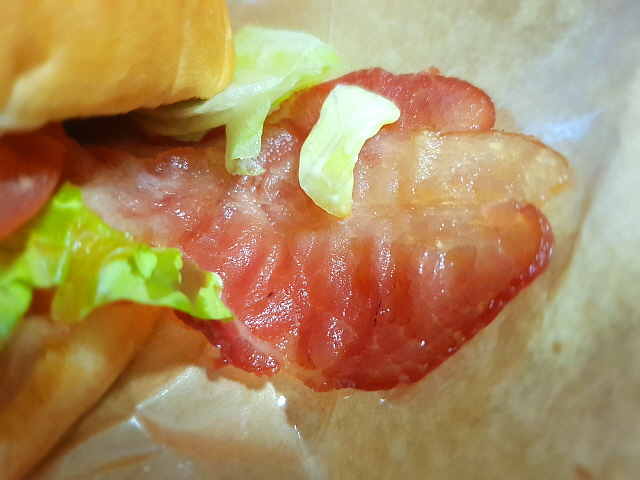 삐져나온 베이컨