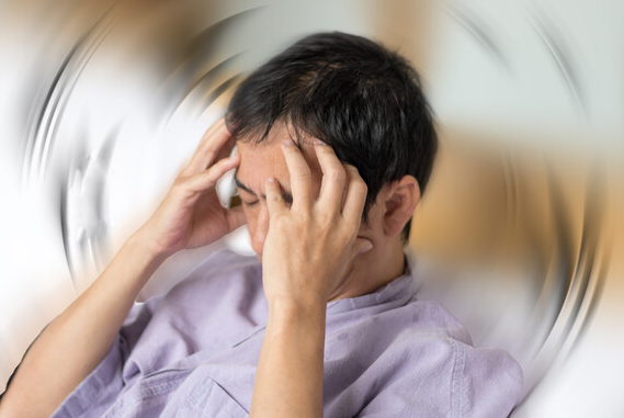 어지럼증 뇌졸중증상 응급상황 이석증 메니에르병 심인성어지럼증 건강정보 119 전정재활 균형감각