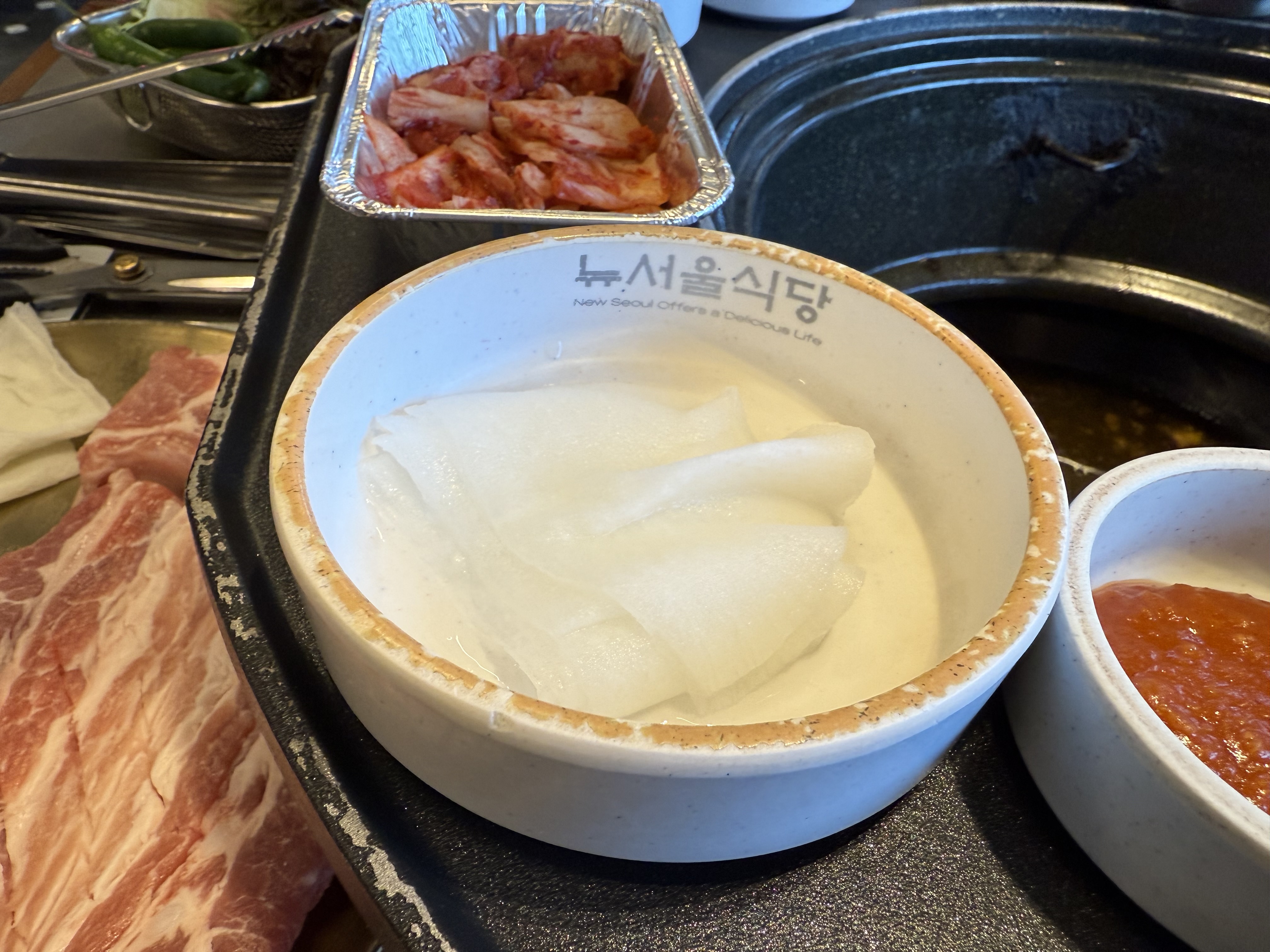 서울 방이동 맛집 뉴서울식당 밑반찬 무쌈과 김치