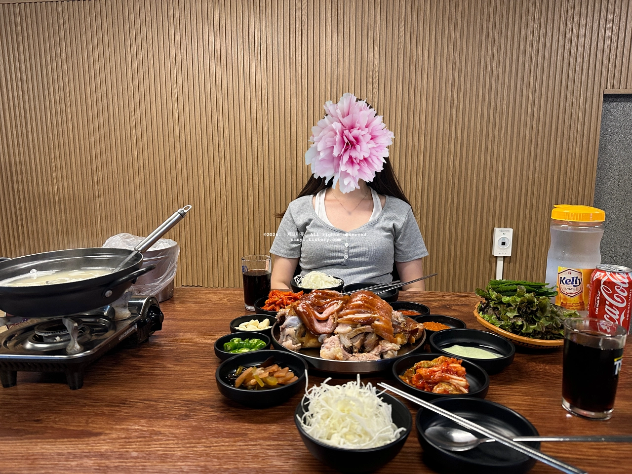만족오향족발 사당역점의 오향족발 앞발 한상차림을 촬영한 사진