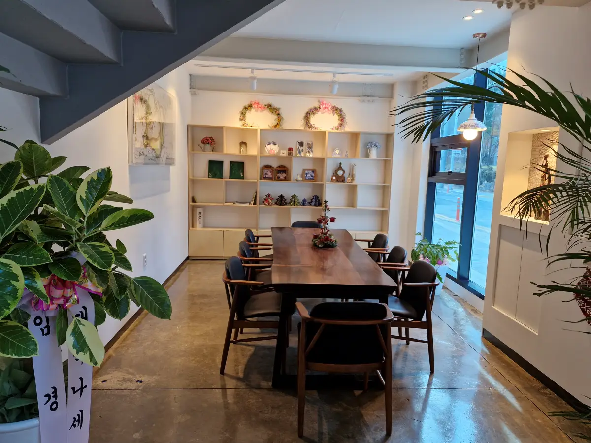 카페 내부 사진 2