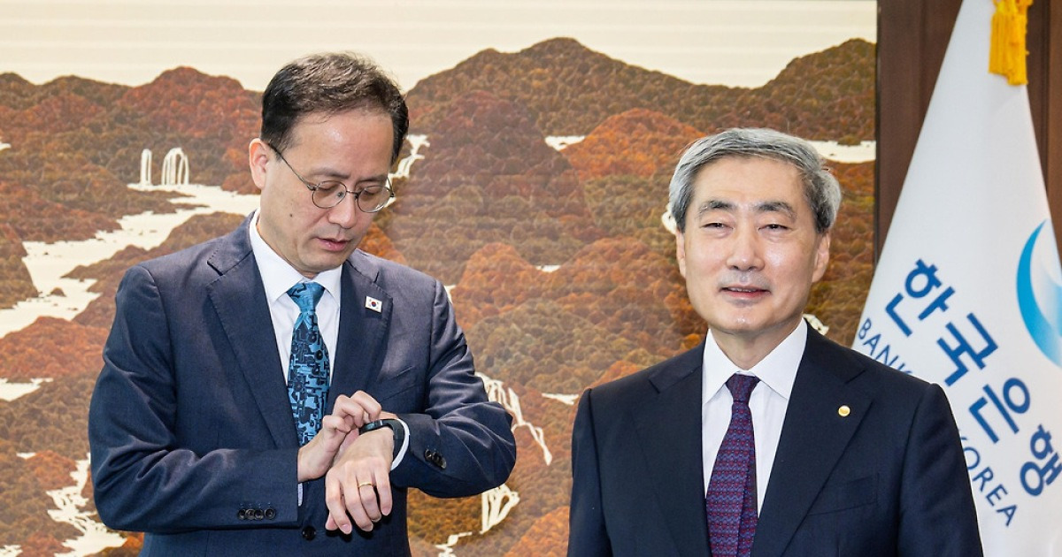 이형일 신현송 면담