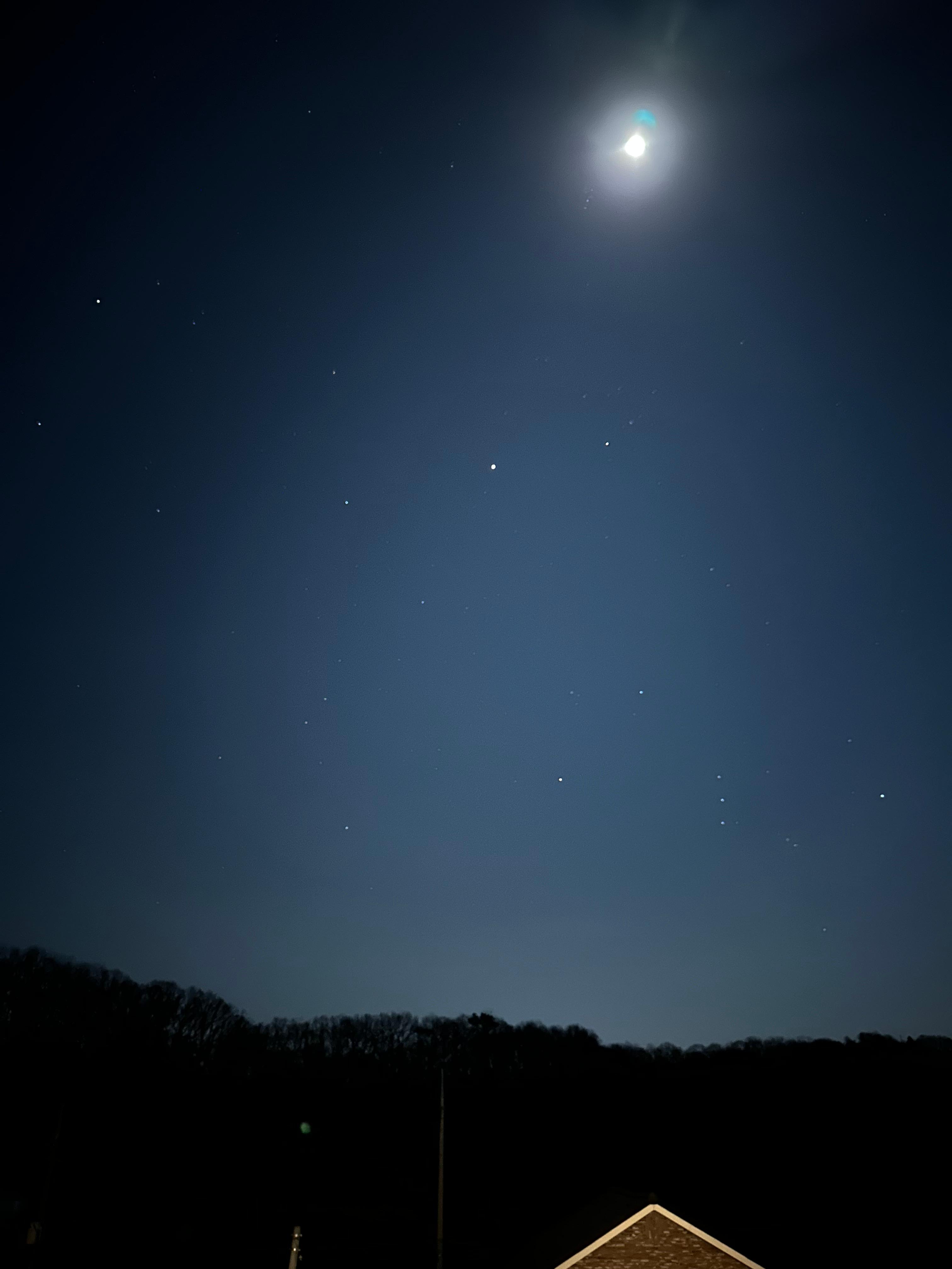 여름 저녁 벤치에서 별을 보다