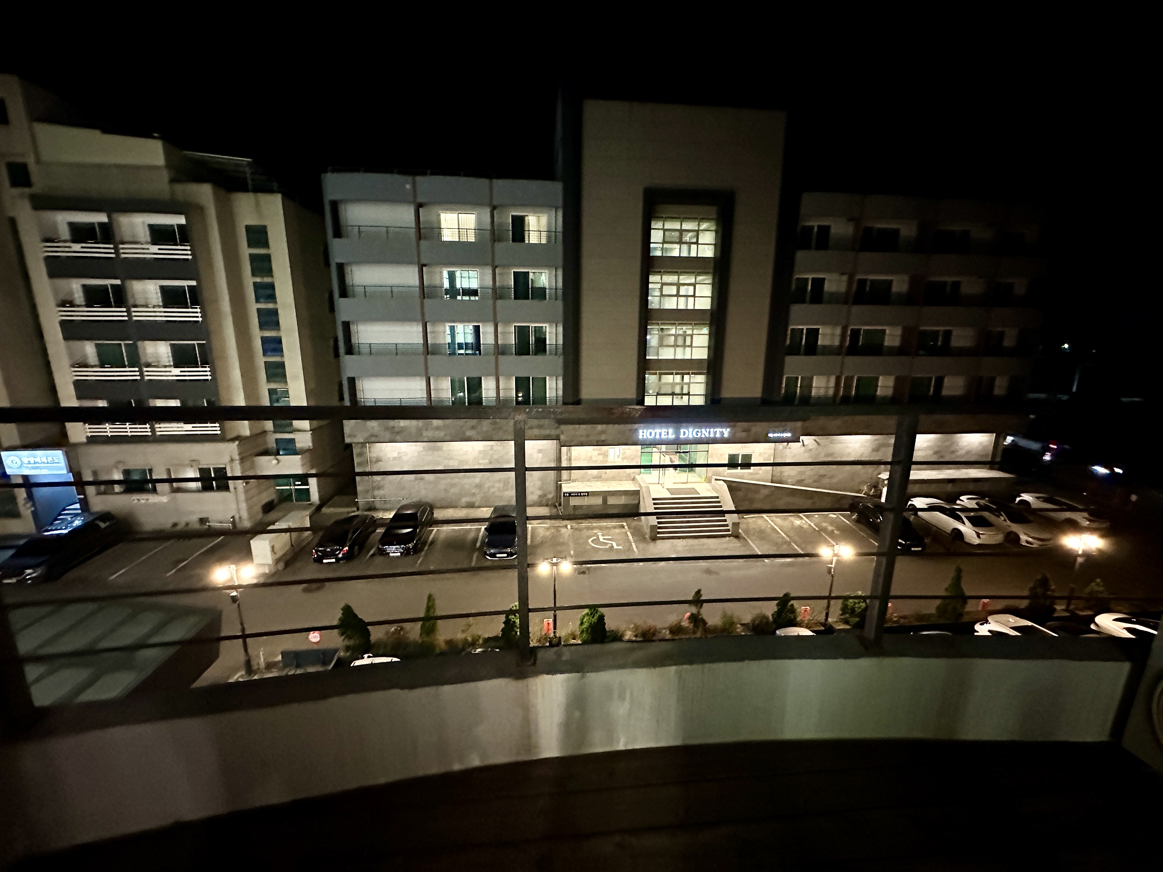 베란다에서 바라본 사우나동