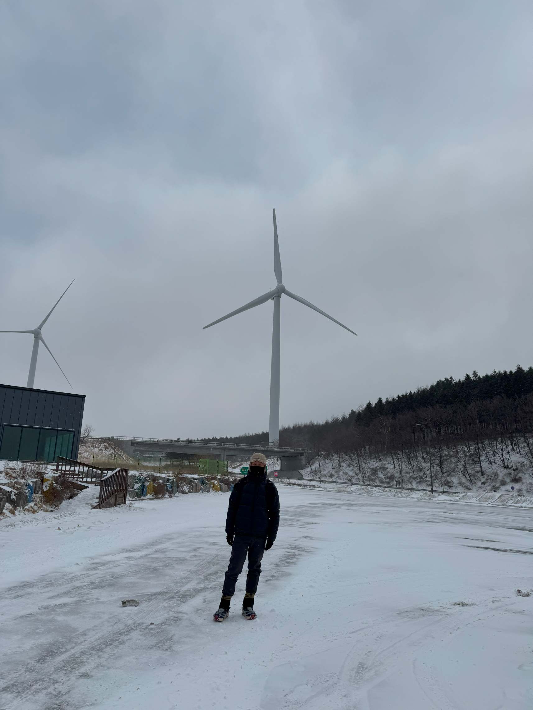 대관령 휴게소에서 출발 전 눈폭풍 속에서..