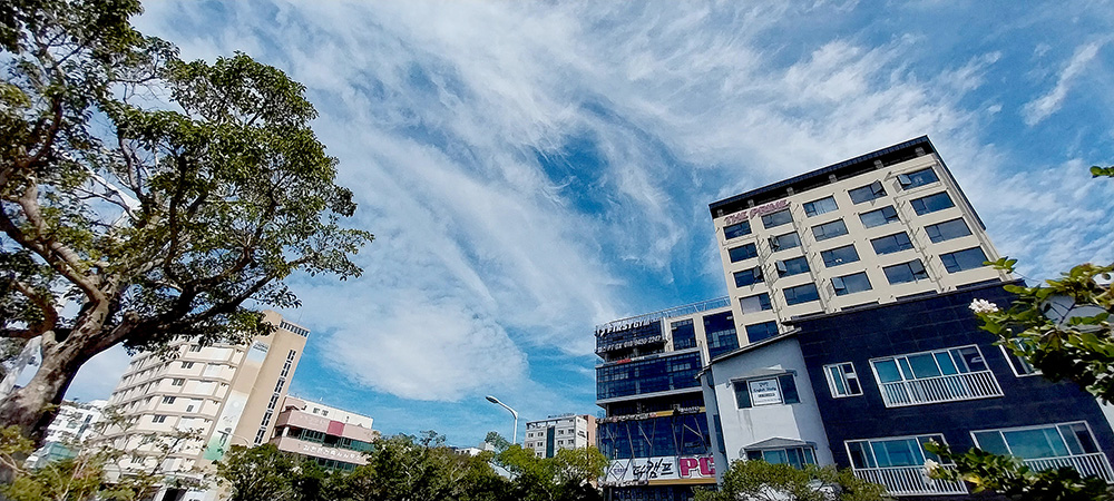 김정문화로에서 대청로사이 파란하늘 흰구름