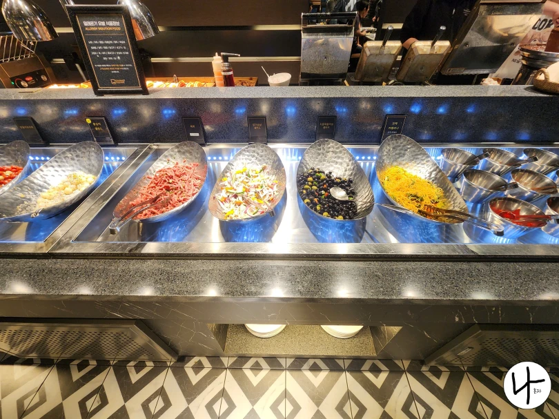 육회-닭가슴살-샐러드