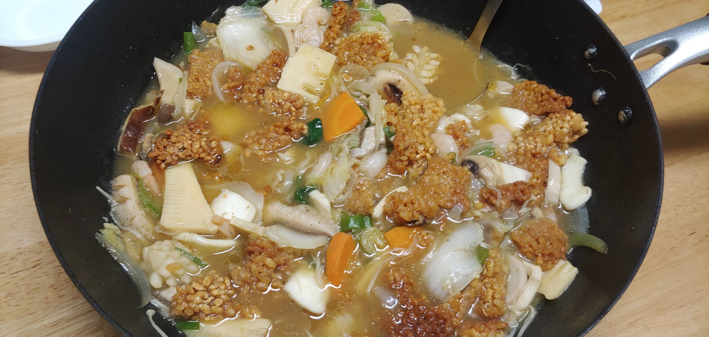 완성된 해물 누룽지탕