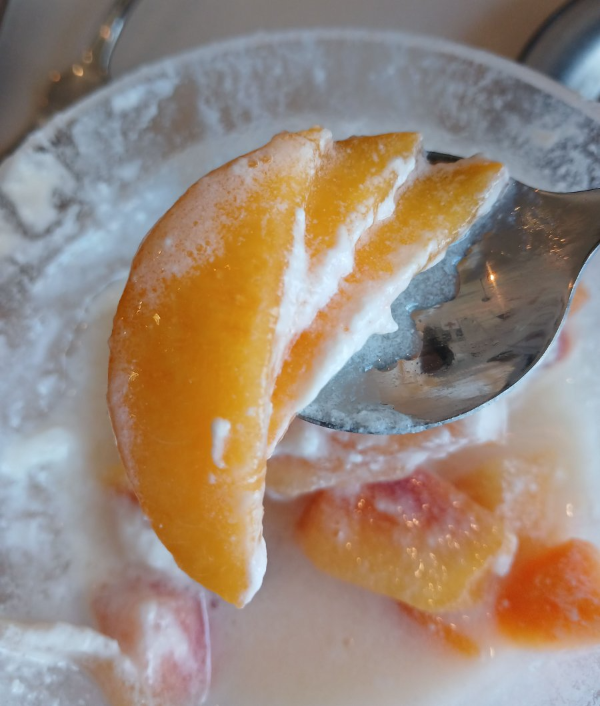 황도 3개 한꺼번에 먹다