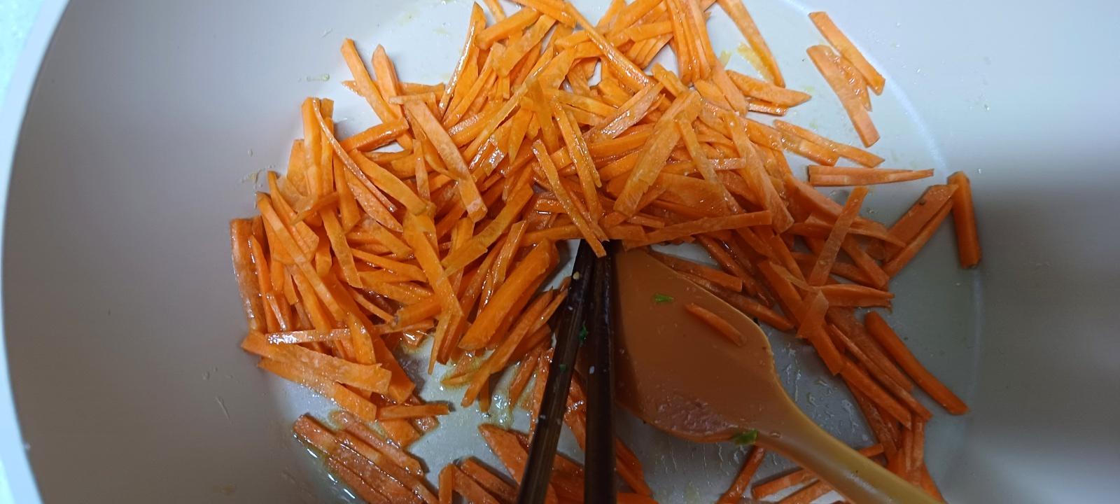 당근과 양파 볶기