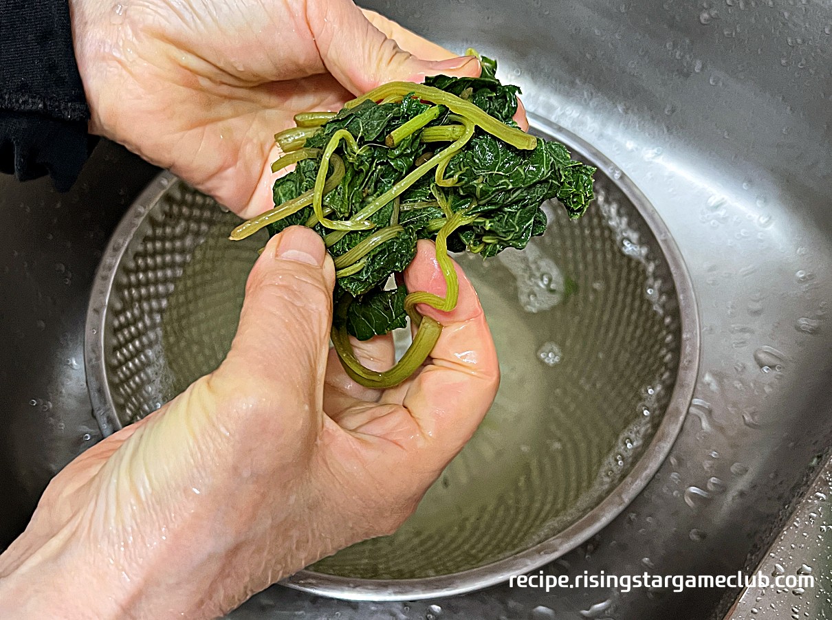 냉장 보관한 머위 세척