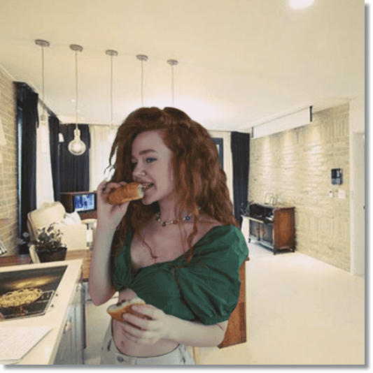 체중 관리하기 위해 호밀빵 먹는 여성