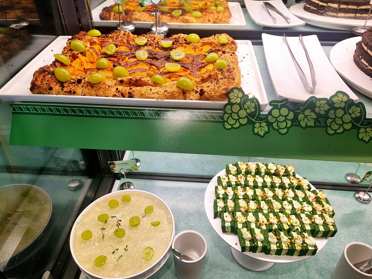 서울 롯데몰&amp;#44; 롯데백화점 김포공항점: 2024 크리스마스 대형 트리&amp;#44; 애슐리퀸즈 예약&amp;#44; 무료 주차 방법