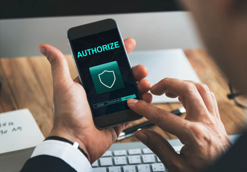 예금자보호 제도를 상징하는 방패와 금고 이미지