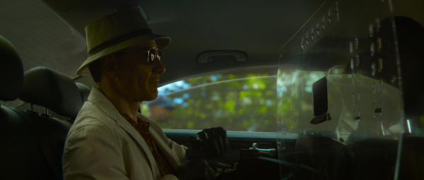 택시에-탑승한-마이클-패스벤더-스틸컷