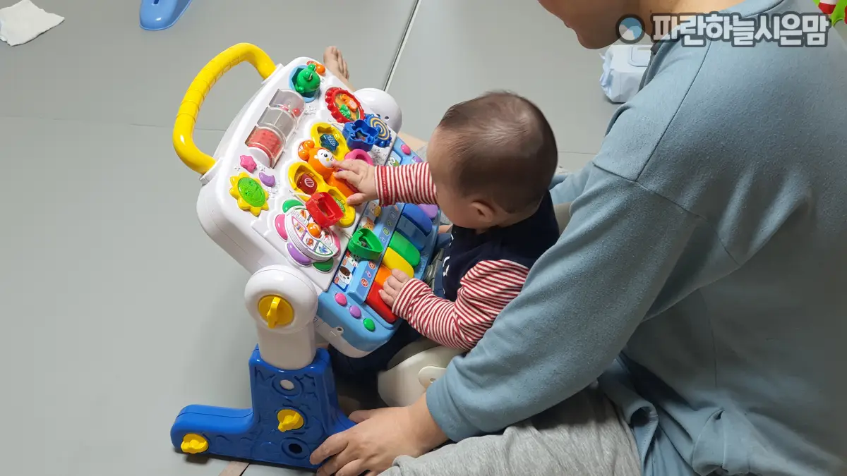 코니스 에듀테이블