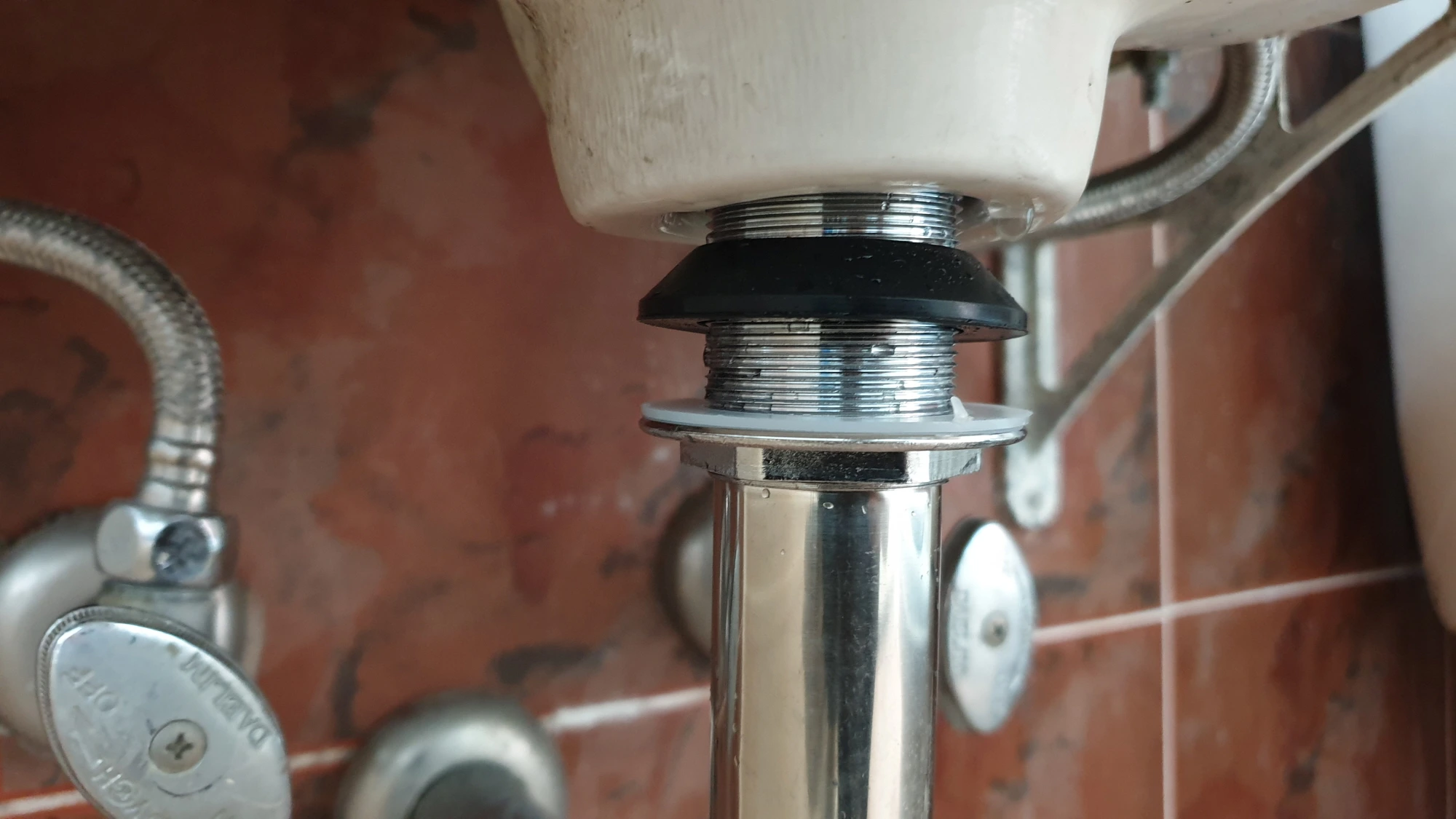 세면대 팝업 마개 고정 방법