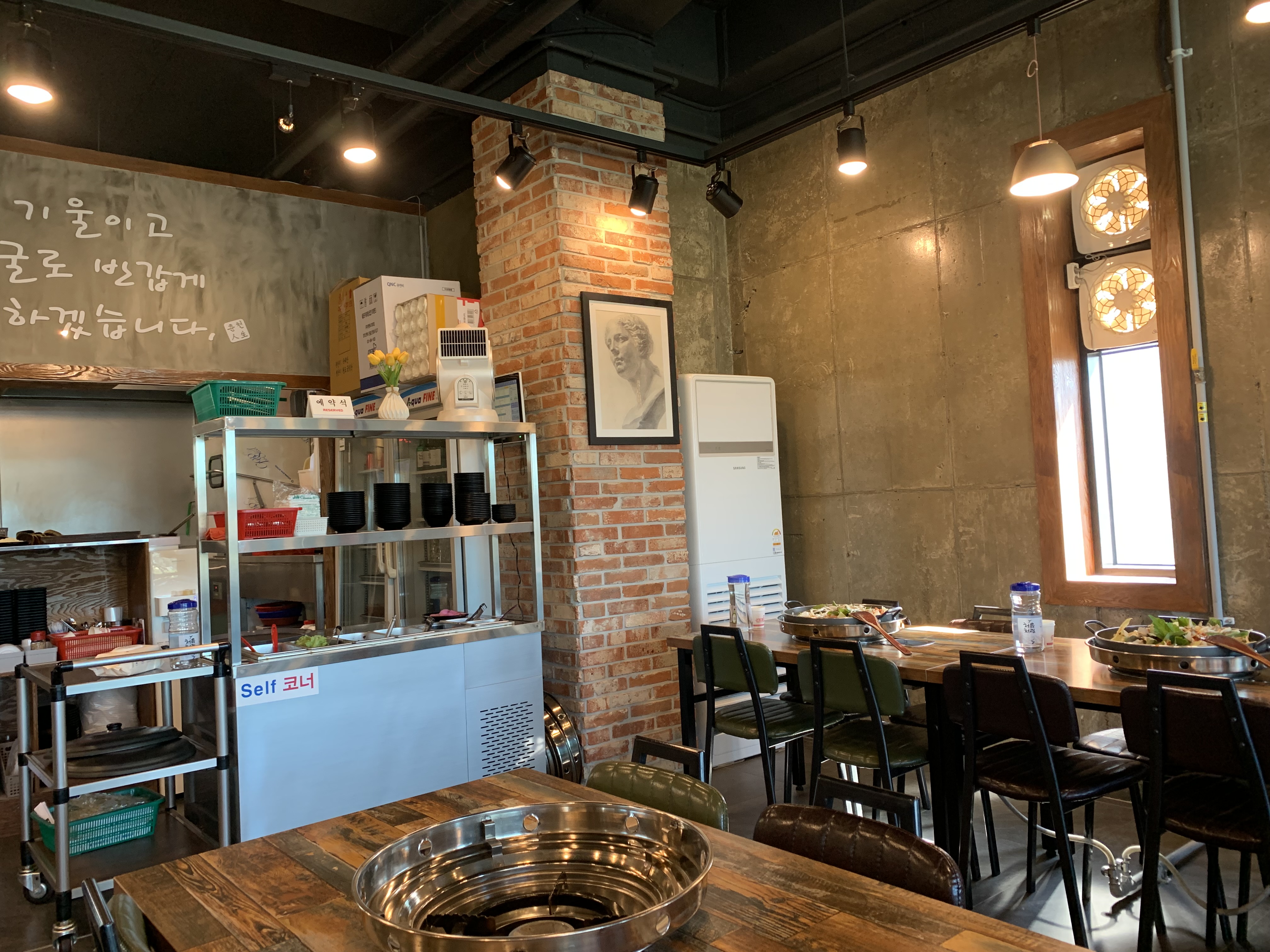 춘천쌍둥이닭갈비 홀