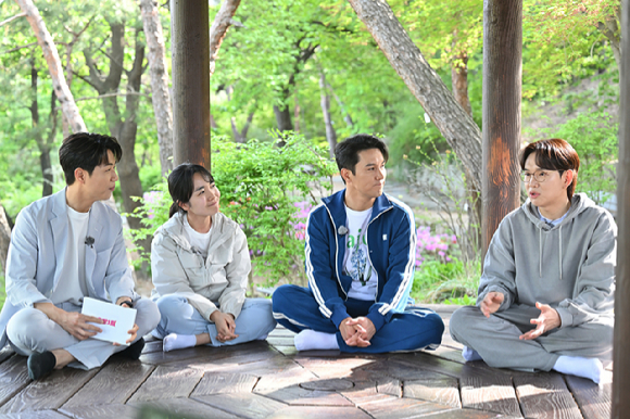 KBS 2TV &#39;2장1절&#39; 온라인 제작발표회에 참석한 임지웅 아나운서&#44; 전아영 PD&#44; MC 장민호와 장성규. [사진=KBS ]