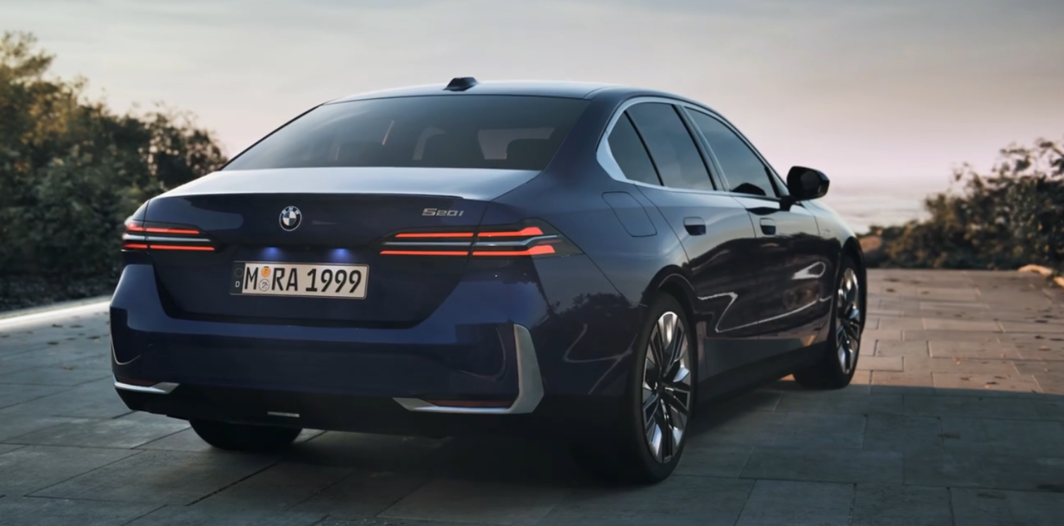 2025 BMW 5시리즈 후측면