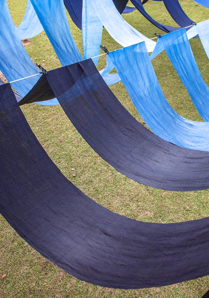 쪽 염색 옷감 말리는 과정