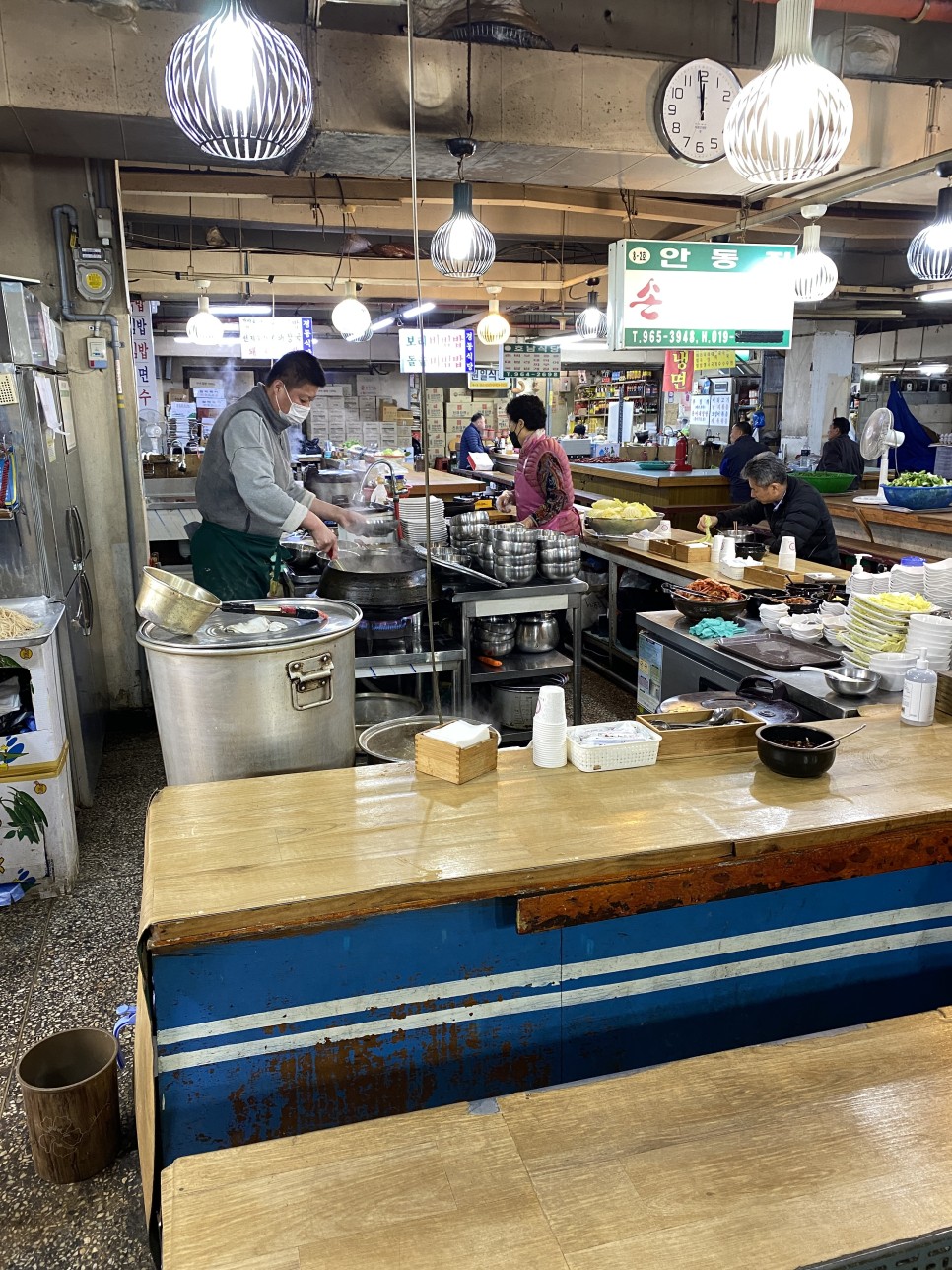 장사가 잘 되었는지 이곳 옆에 별도 공간을 더 냈습니다