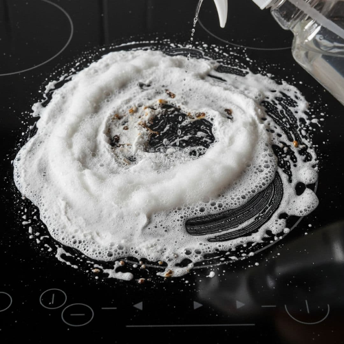 가스레인지 & 인덕션 상판 얼룩, 손상 없이 제거하는 노하우: 빛나는 주방의 얼굴을 새것처럼 관리하는 완벽 가이드