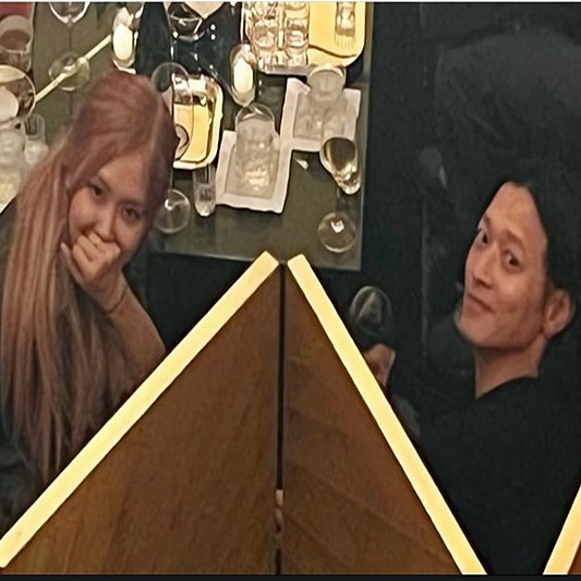 로제 강동원 함께 있는사진