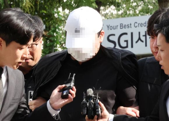 A man in his 40s who killed his girlfriend and hid her body in a kimchi refrigerator for a year