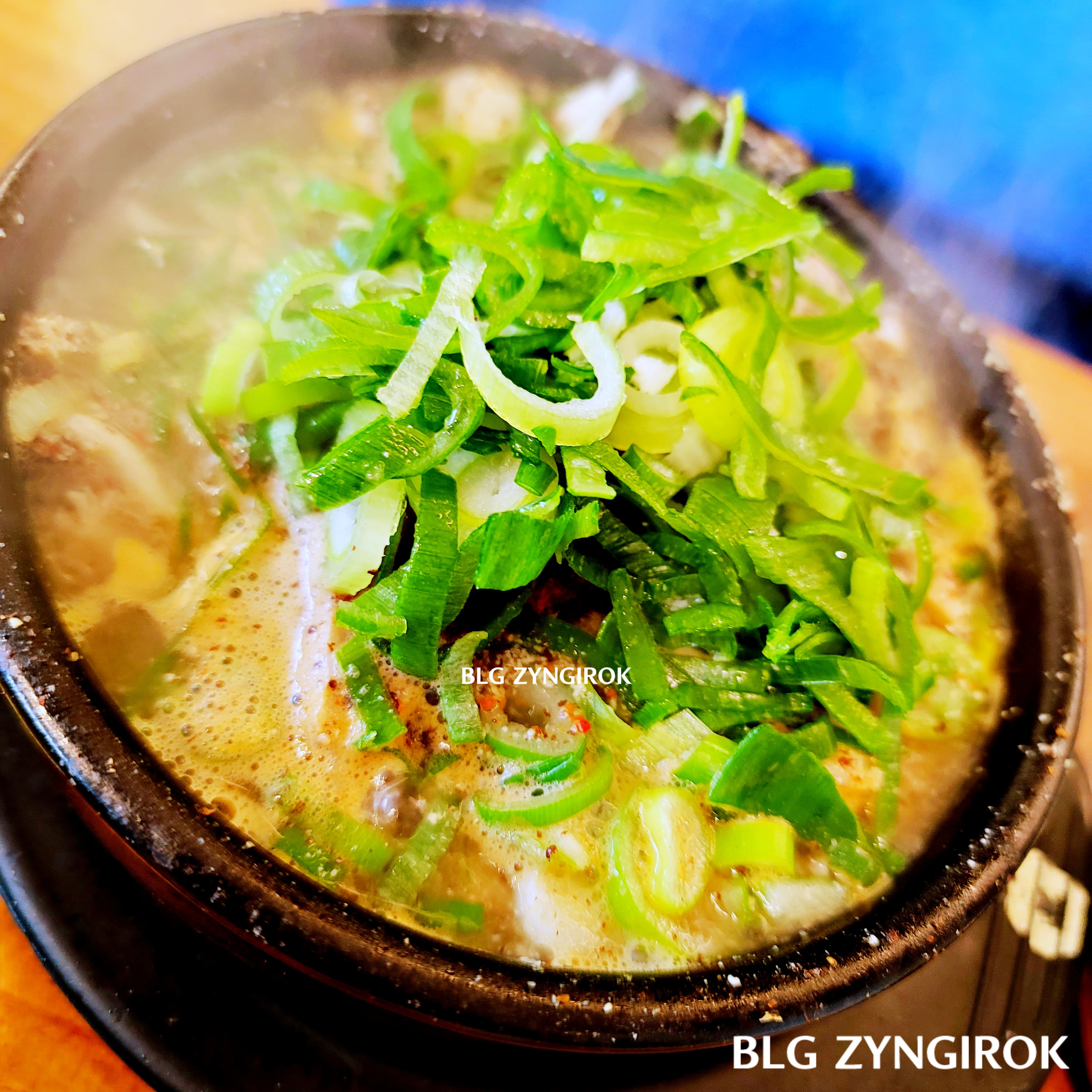 은희네 해장국 의정부 고산점 내장탕 모습이다.