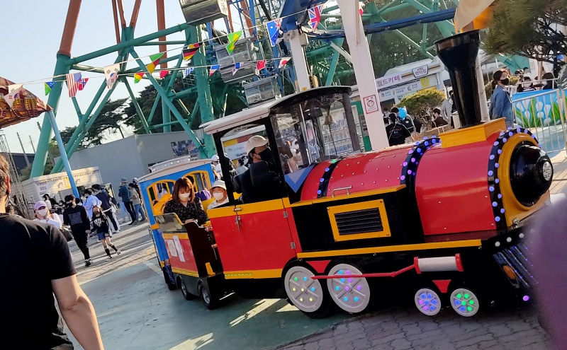 엄마와 유아 아이들이 좋아하는 기차