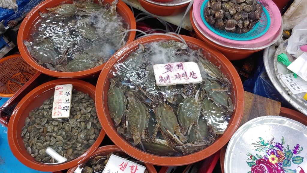 서천 5일장 해산물 판매 모습 꽃게 조개