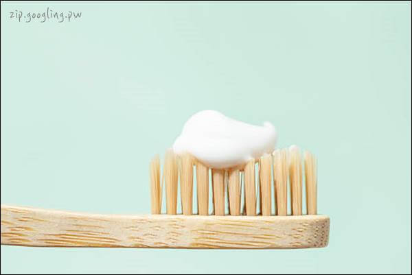 칫솔에-짜놓은-치약