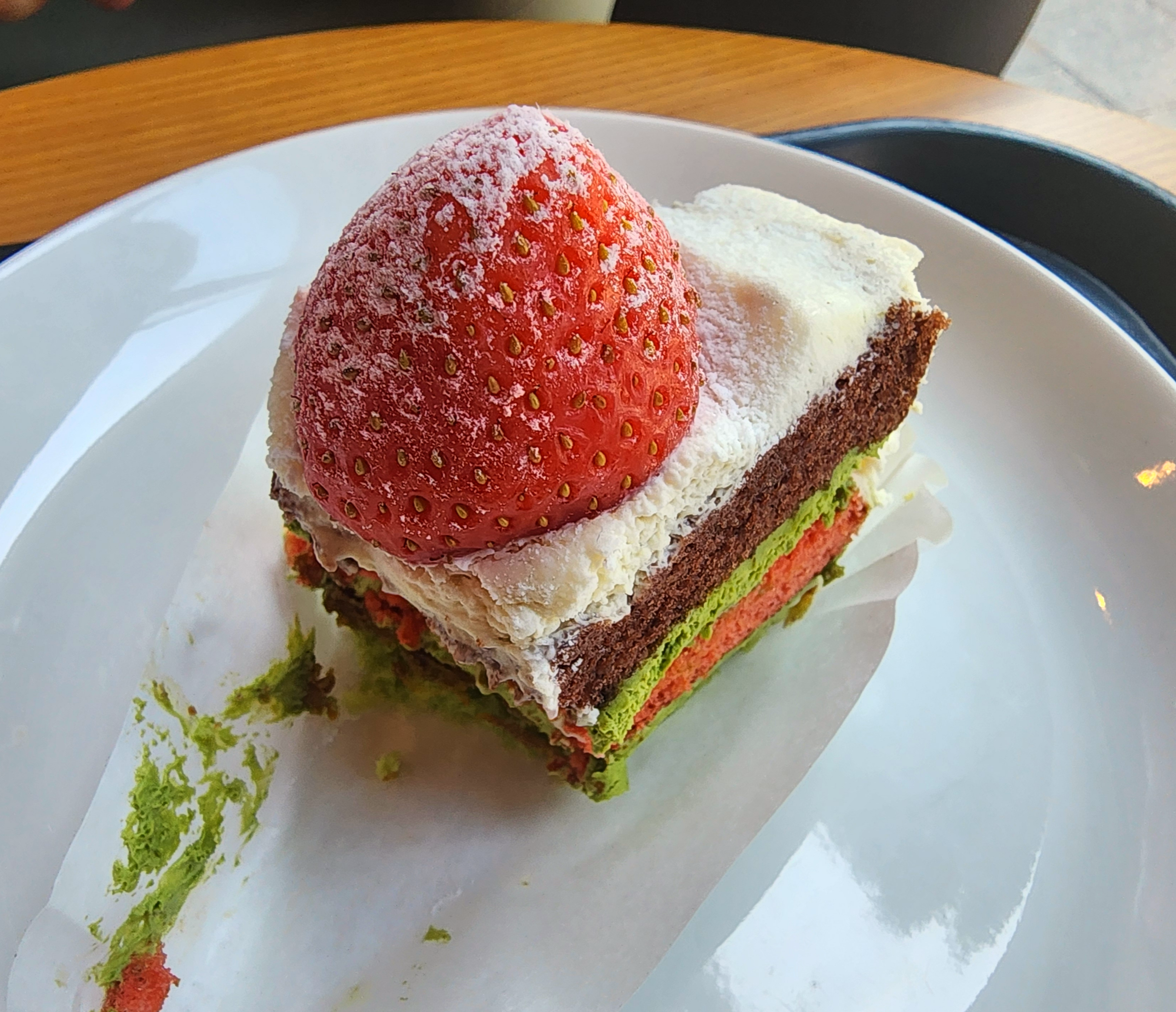 스타벅스신메뉴_피스타치오딸기생크림케이크