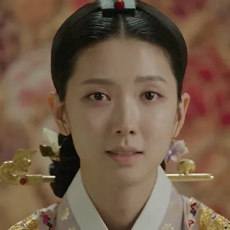 세작, 매혹된 자들에서 중전 오씨 역을 맡은 배우 하서윤