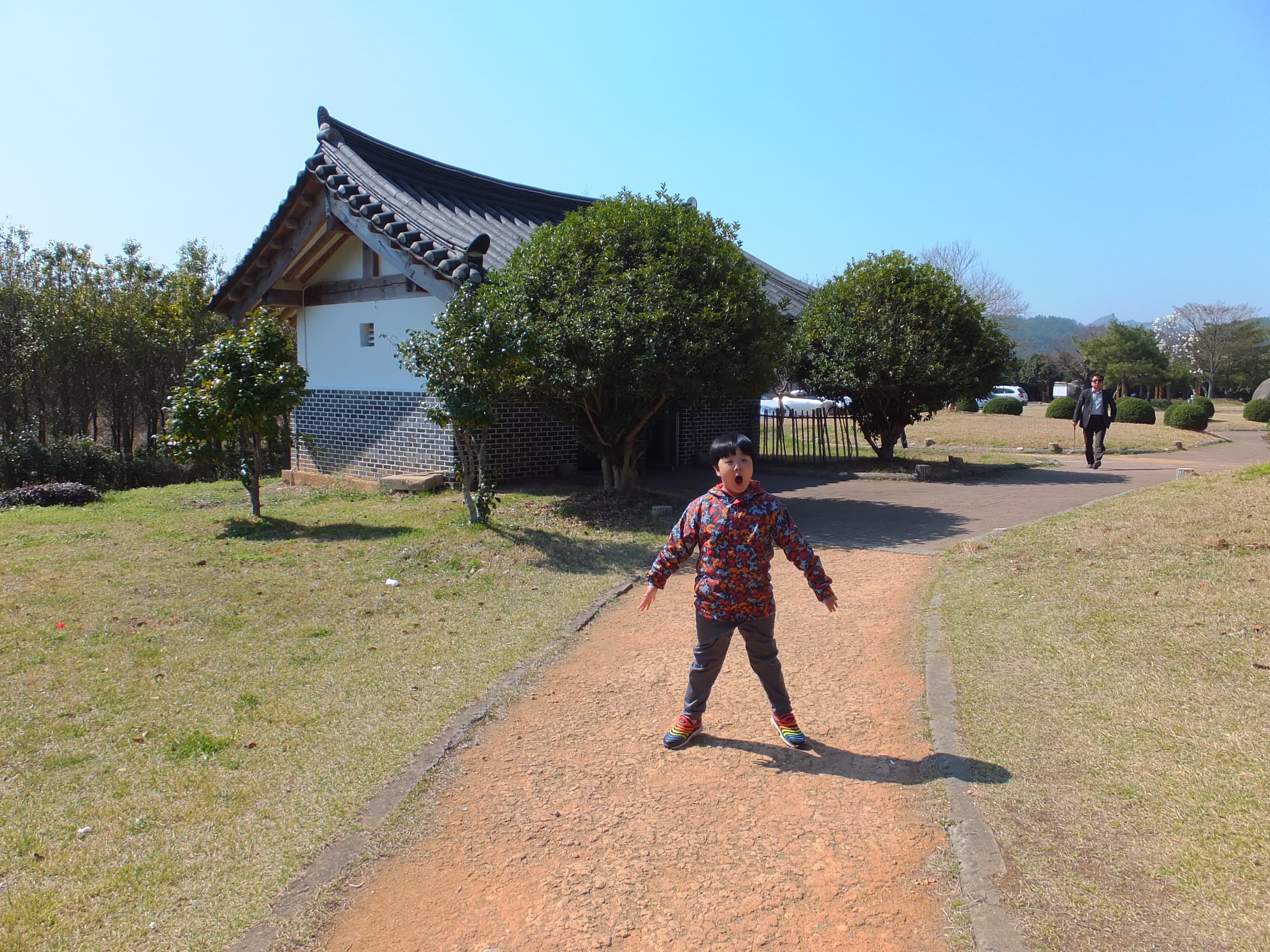 기와집 한채와 길위의 어린이
