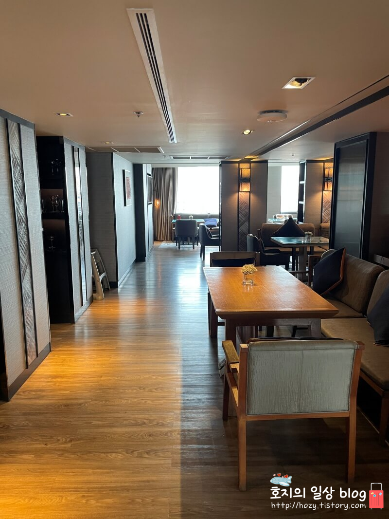 방콕 메리어트 마르퀴스 퀸즈파크 클럽라운지 내부