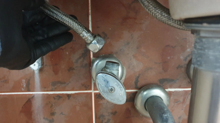 급수 호스 분리 상태