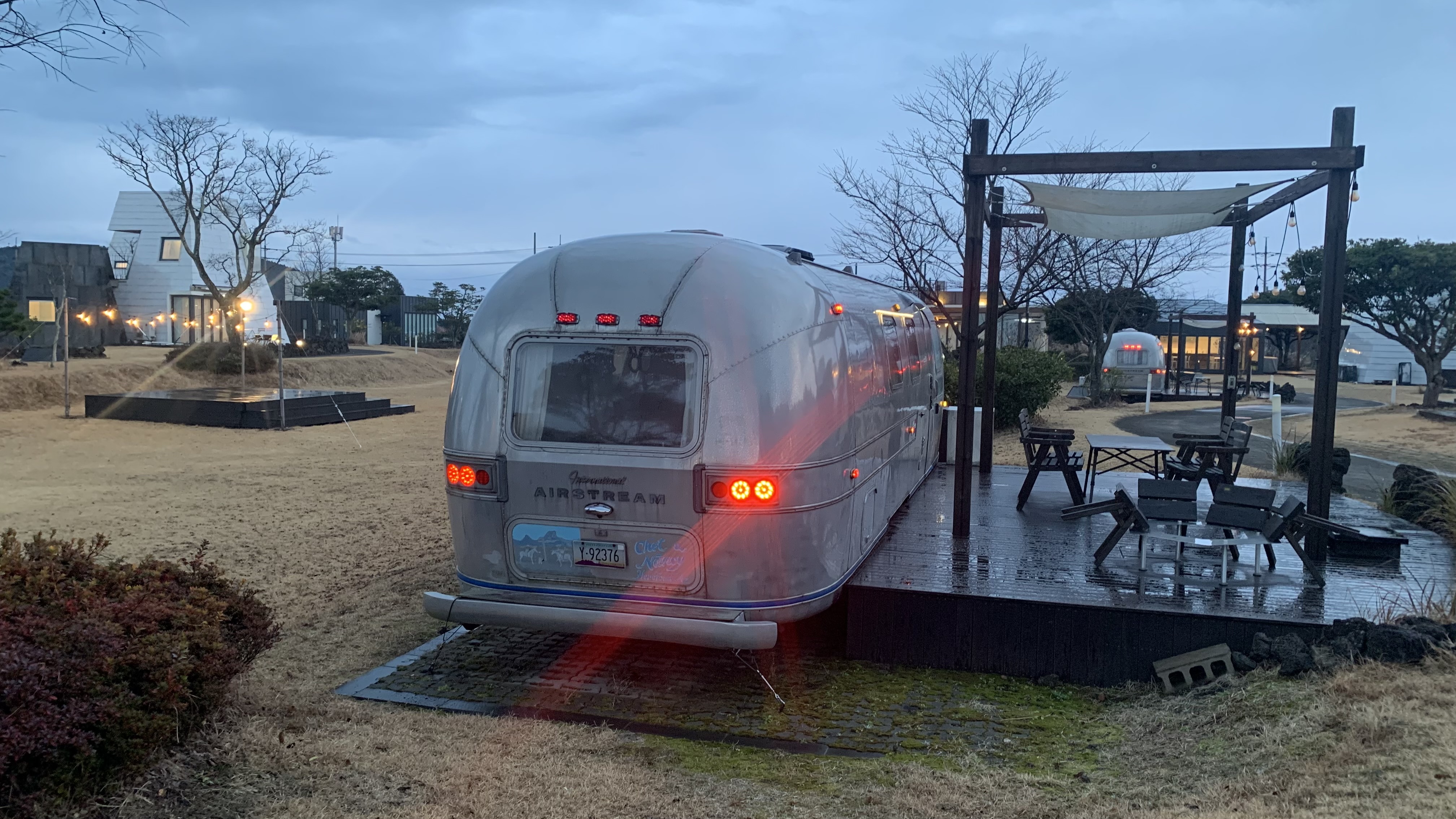 제주도에서 찾은 감성 글램핑 숙소 어라운드폴리 리뷰 - 겨울 에어스트림 숙박 후기