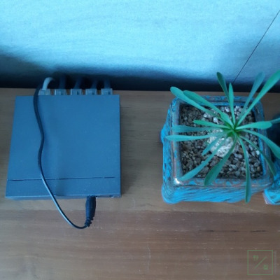 셋톱박스-놓여-있음