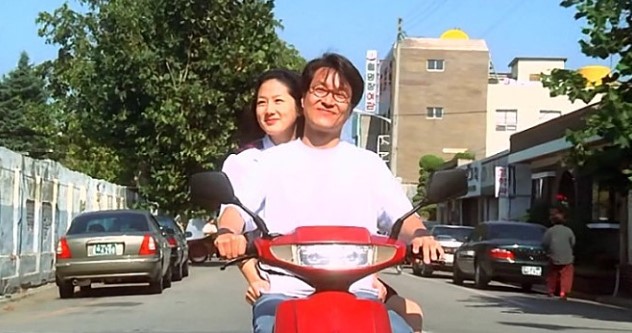 영화 8월의 크리스마스의 인상깊은 장면 중 하나