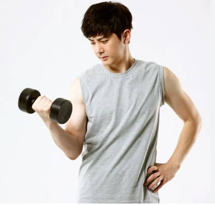 저중량 고반복 운동 하는 모습