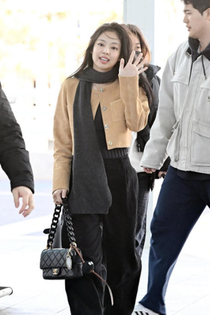 공항 패션 샤넬 클래식 플랩백 제니