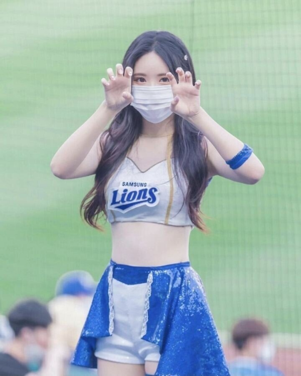 최홍라 귀여운 포즈