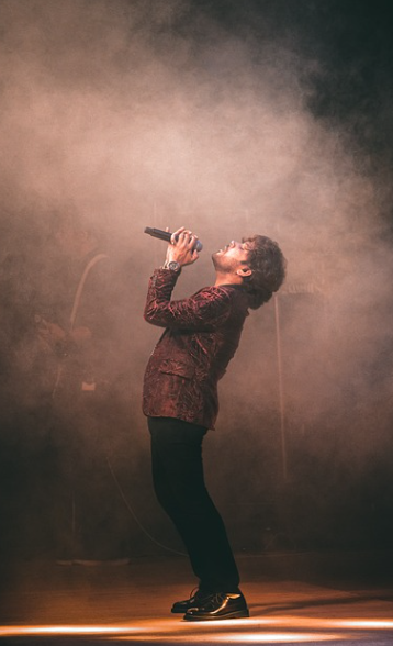 관객의 마음을 사로잡는 라이브 퍼포먼스의 비결: 무대 위의 마법