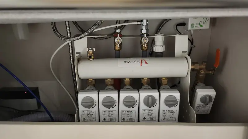 주방에-위치한-보일러-분배기