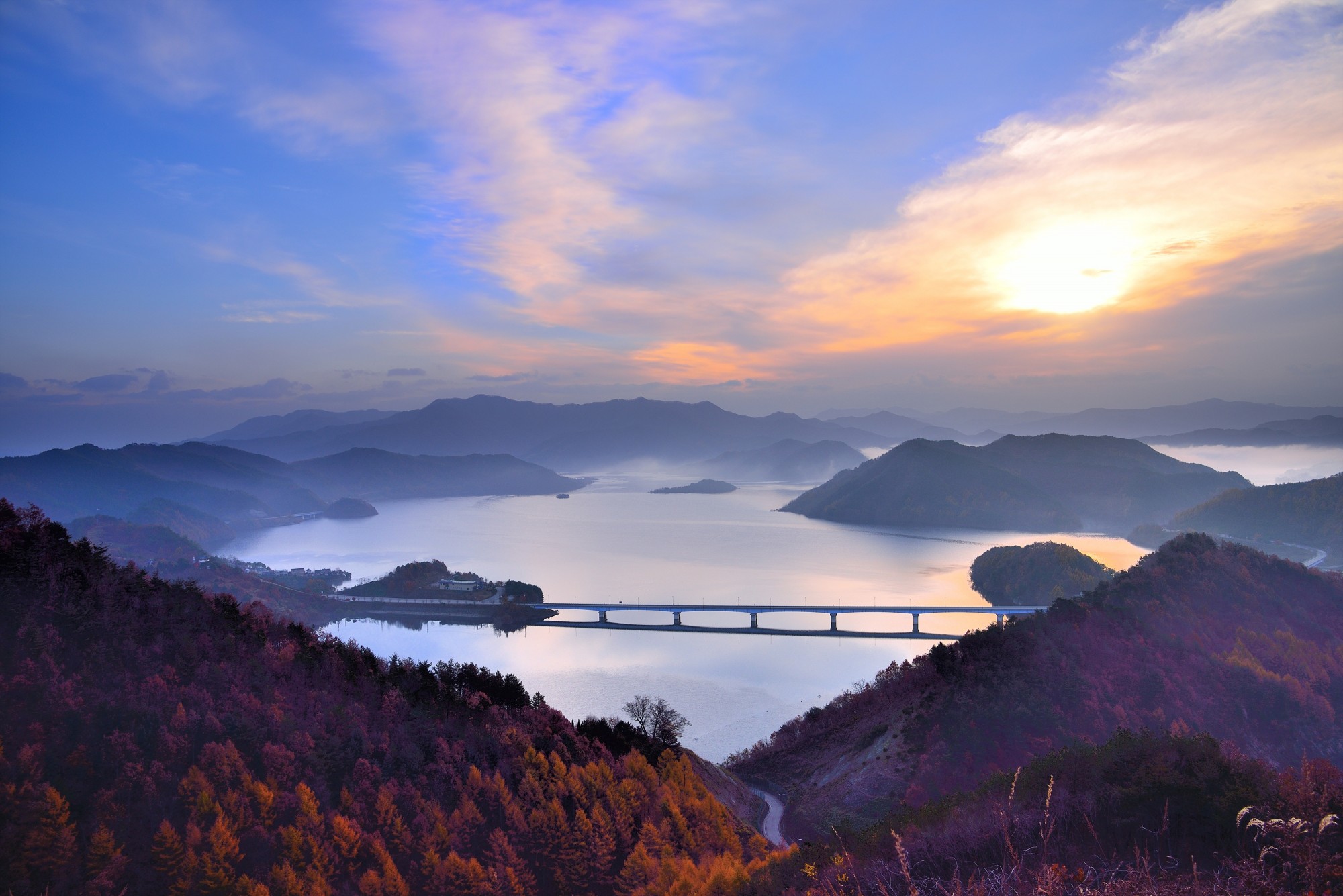 전북 진안 : 용담호 (금강 상류의 광활한 인공호수)