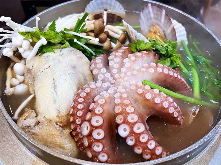 돈쭐내러왔습니다 전복 갈비찜 해신탕 소갈비찜 먹방 조권 60kg 도전 강서구 까치산역 맛집 이영자 2AM 조권 방송 소개